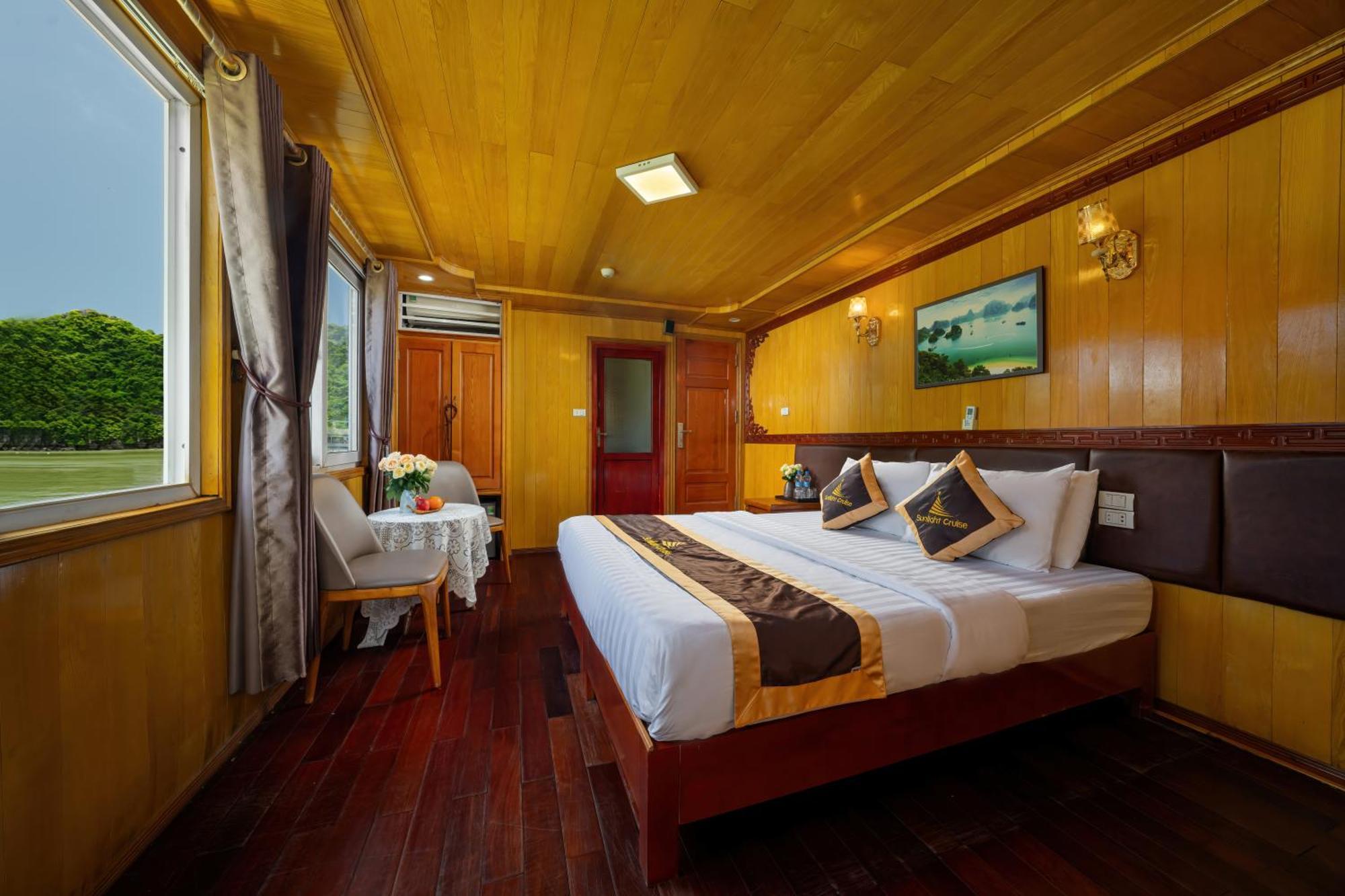 Sunlight Cruise Hotel Ха Лонг Екстериор снимка